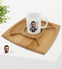 Kişiye Özel Amca Karikatürlü Beyaz Kupa ve Doğal Masif Ahşap 4 Bölmeli Sunum Tabağı Çerezlik Hediye Seti-1