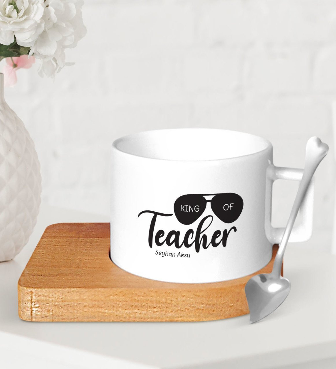 Kişiye Özel Öğretmenin Kralı Ahşap Altlıklı Seramik Fincan-1