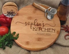 BK Gift Kişiye Özel İsimli Bambu Ahşap Döner Tablalı Pizza Tahtası-6, Pizza Kesme Tahtası Seti, Şarküteri Tahtası, Servis Tepsisi, Ahşap Tabak, Eve Taşınma Hediyesi