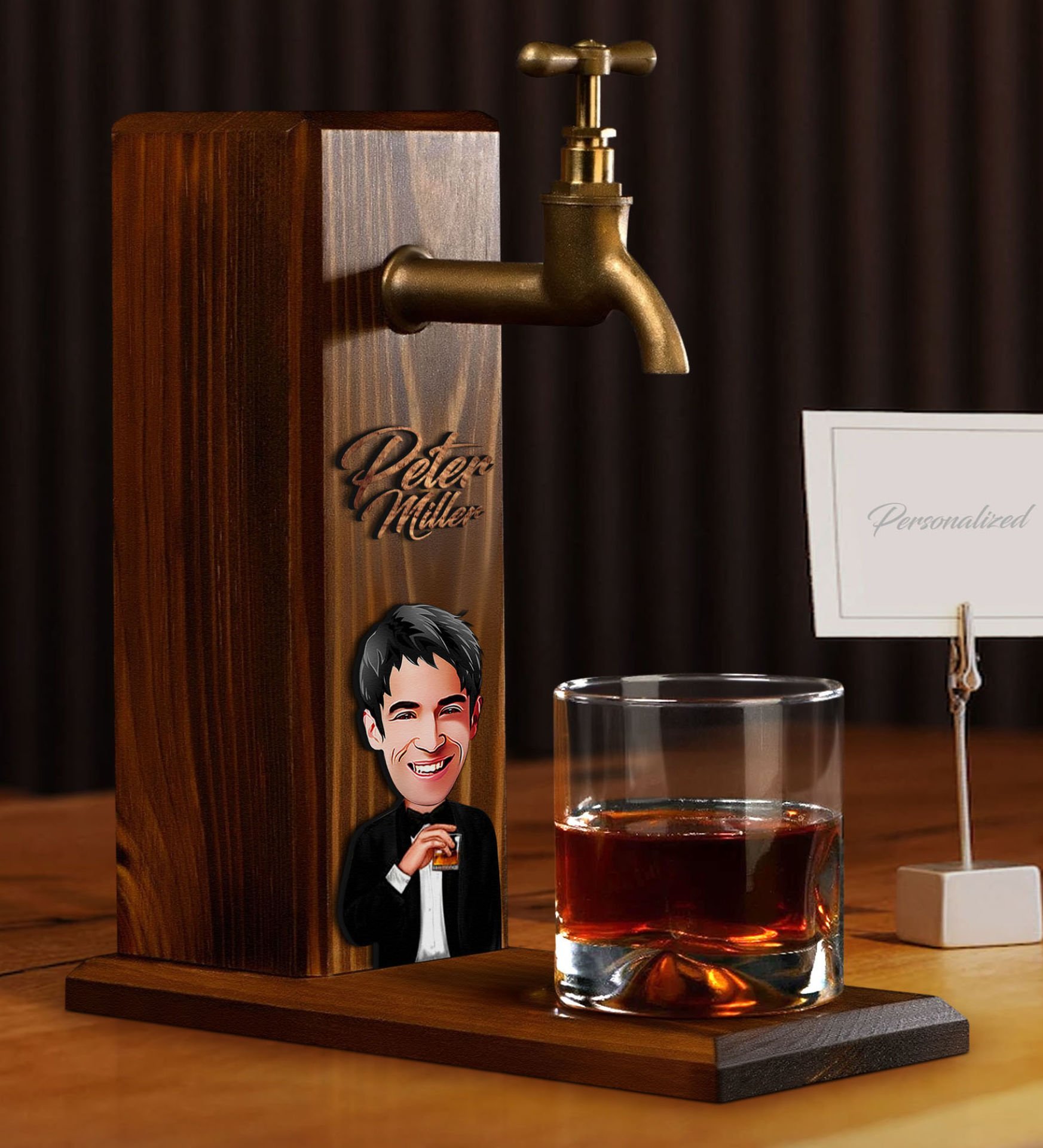 BK Gift Kişiye Özel Kabartmalı İsim ve Karikatür Figürlü Musluklu Ahşap İçki Standı-2