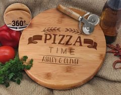 BK Gift Kişiye Özel İsimli Bambu Ahşap Döner Tablalı Pizza Tahtası-8, Pizza Kesme Tahtası Seti, Şarküteri Tahtası, Servis Tepsisi, Ahşap Tabak, Eve Taşınma Hediyesi
