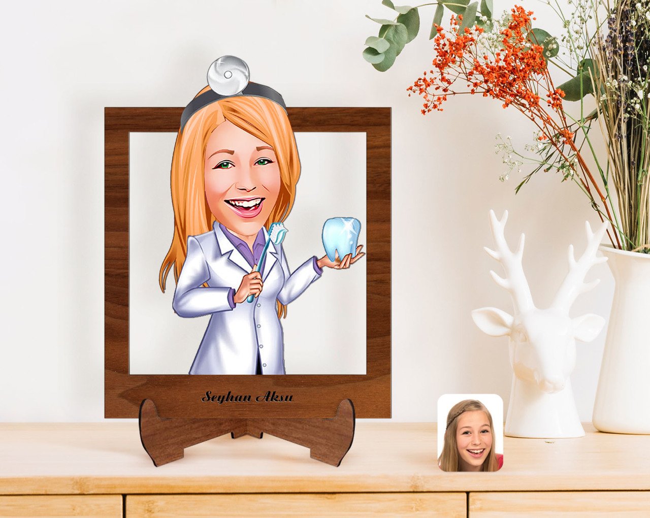 Kişiye Özel Kadın Diş Hekimi Karikatürlü Ahşap Standlı 3D Biblo-1