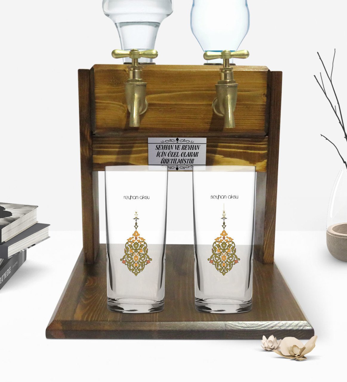Kişiye Özel Renkli Baskılı İsimli İkili Rakı Bardağı ve Çift Musluklu Doğal Ahşap Rakı Standı-106