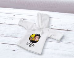 BK Gift Kişiye Özel Karikatürlü 3D Ahşap Biblo ve Beyaz Mini İçki Şişesi Tişörtü Hediye Seti, Arkadaşa Hediye, Sevgiliye Hediye-1