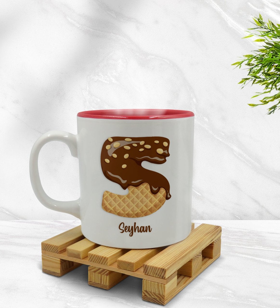 Kişiye Özel Çikolata Harfli İçi Kırmızı Renkli Kupa Bardak Model 1