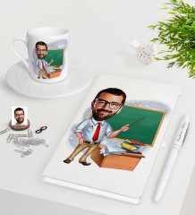 Kişiye Özel Erkek Öğretmen Karikatürlü Beyaz Defter Kalem Türk Kahvesi Fincanı Seti-1