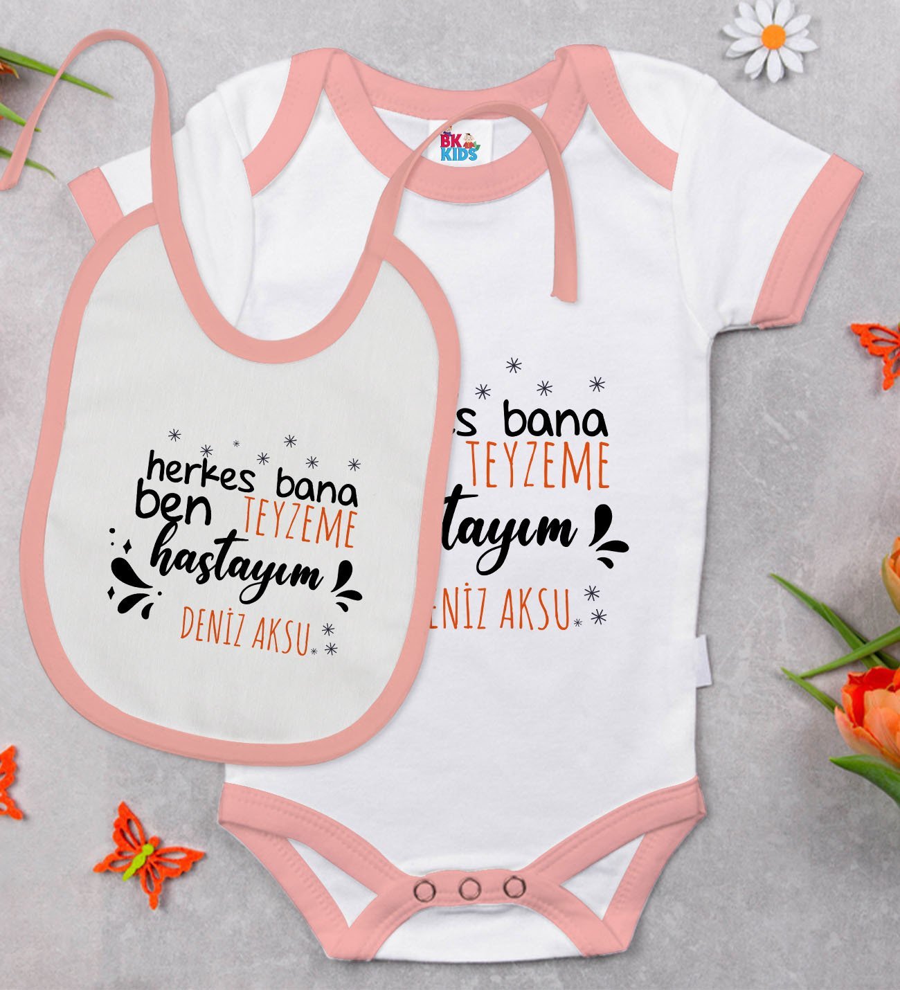 BK Kids Kişiye Özel Herkes Bana Ben Teyzeme Hastayım Tasarımlı Pembe Bebek Body Zıbın ve Mama Önlüğü Hediye Seti