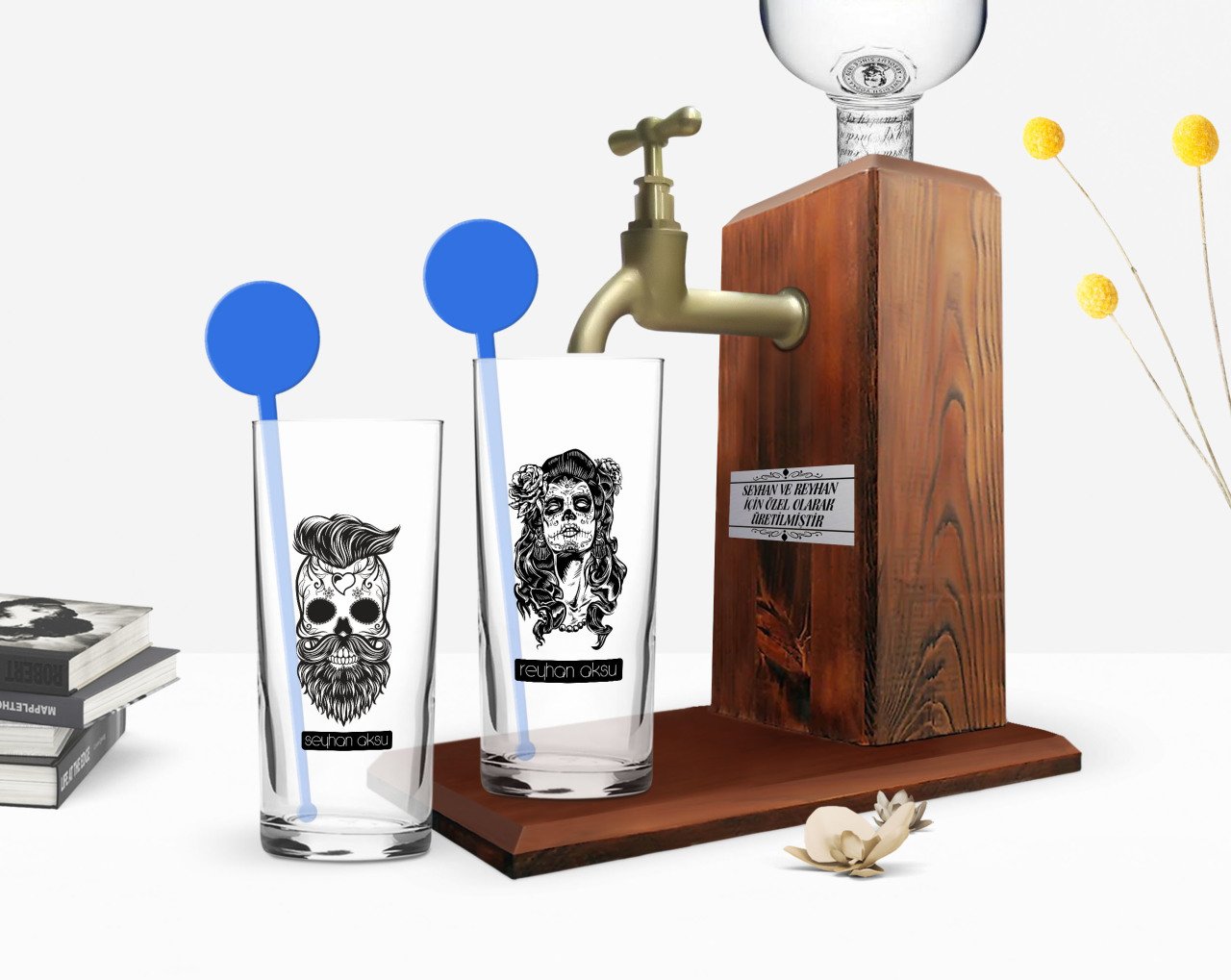 Kişiye Özel Renkli Baskılı Kurukafa Tasarımlı İkili Vodka Bardağı ve Ahşap Vodka Standı Hediye Seti-2