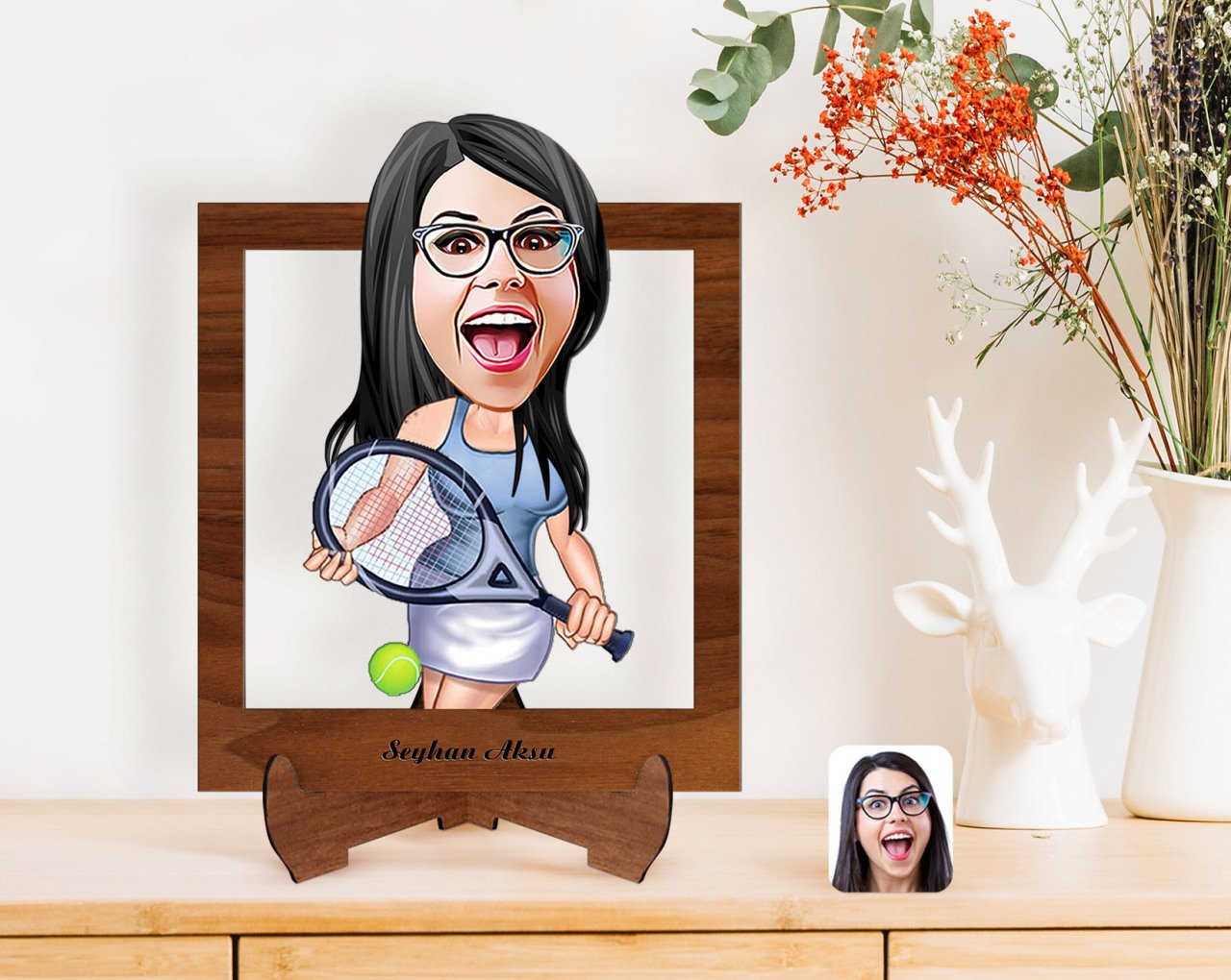 Kişiye Özel Kadın Tenis Oyuncusu Karikatürlü Ahşap Standlı 3D Biblo-1