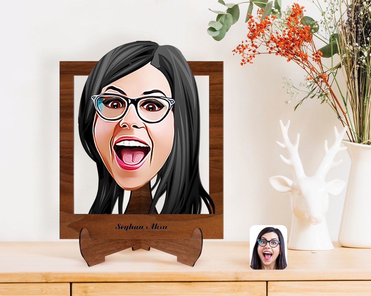 Kişiye Özel Kadın Yüz Karikatürlü Ahşap Standlı 3D Biblo-2