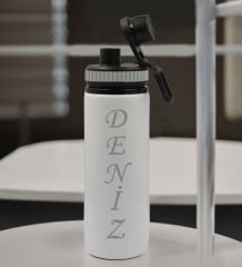 BK Gift Kişiye Özel İsimli Gri Renkli Şerit Metal Su Matarası 850ml, İsimli Matara, Arkadaşa Hediye