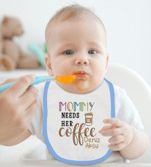 BK Kids Kişiye Özel Mommy Needs Her Coffe Tasarımlı Mavi Bebek Body Zıbın ve Mama Önlüğü Hediye Seti