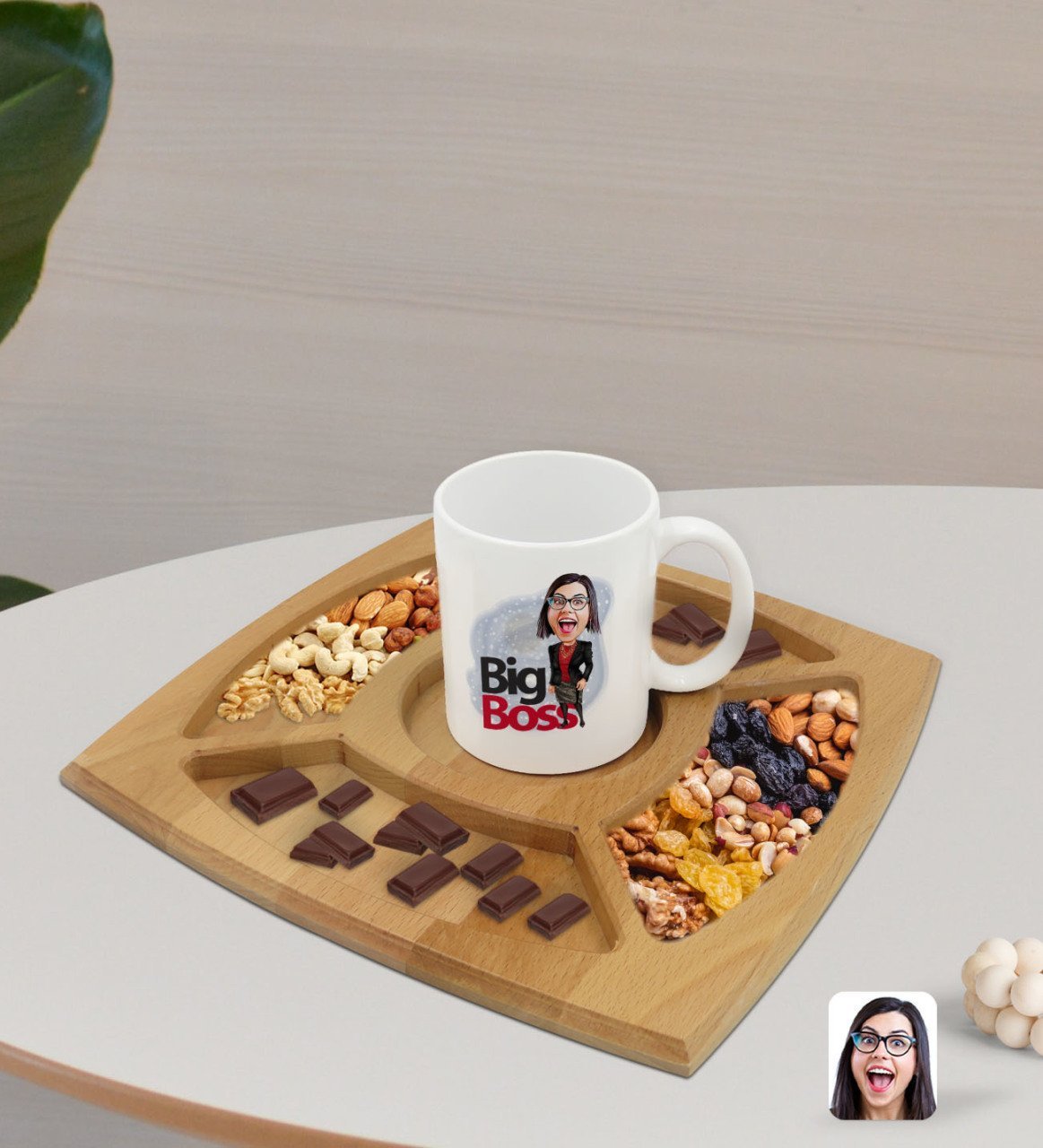 Kişiye Özel Kadın Big Boss Karikatürlü Beyaz Kupa ve Doğal Masif Ahşap 4 Bölmeli Sunum Tabağı Çerezlik Hediye Seti-2