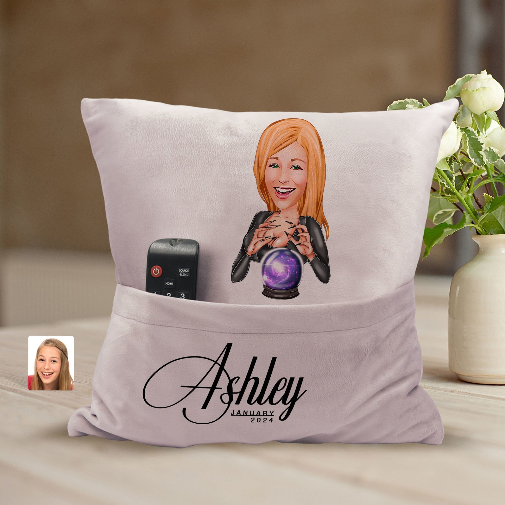 BK Gift Kişiye Özel Astrolog Karikatür Tasarımlı Organizer Kumanda ve Atıştırmalık Cepli Pembe Kırlent Yastık-1 Arkadaşa Hediye, Cepli Yastık