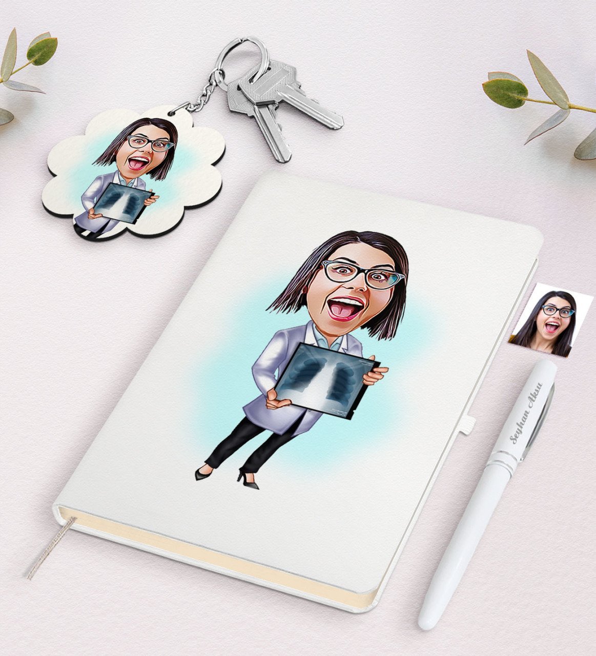 Kişiye Özel Kadın Radyoloji Uzmanı Karikatürlü Beyaz Defter Kalem ve Anahtarlık Hediye Seti
