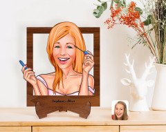 Kişiye Özel Kadın Karikatürlü Ahşap Standlı 3D Biblo-21