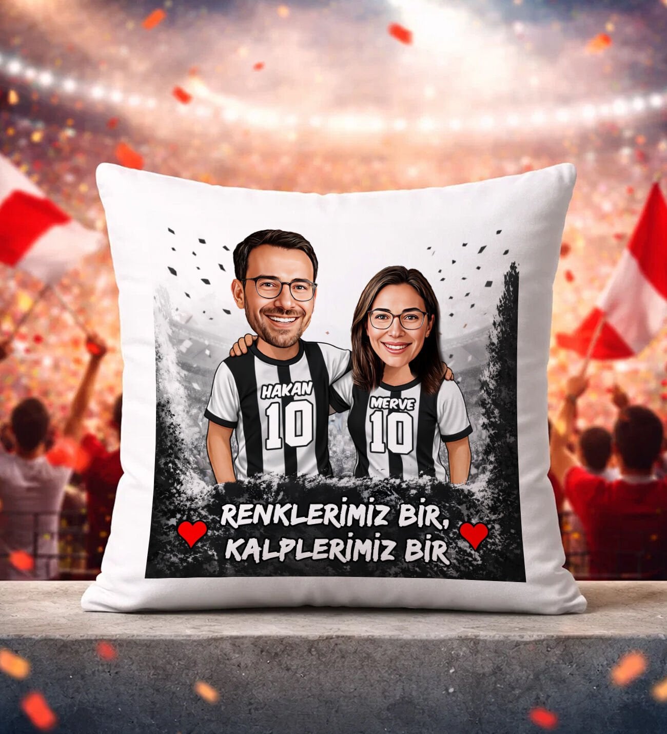 BK Gift Kişiye Özel İsimli Siyah-Beyaz Sevgili Karikatürlü Beyaz Kırlent Yastık - Doğum Günü Hediyesi, Taraftar Hediyesi