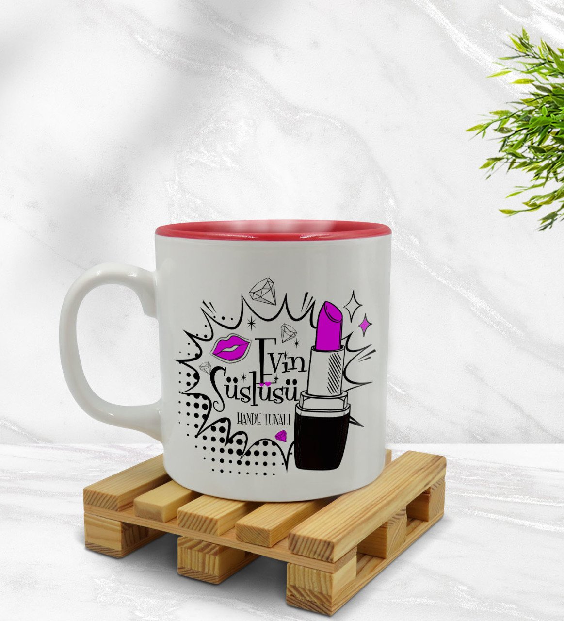 Kişiye Özel Evin Süslüsü Tasarımlı İçi Kırmızı Renkli Kupa Bardak Model 3