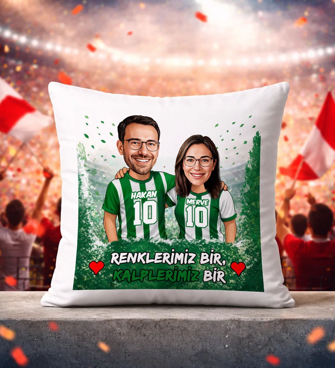 BK Gift Kişiye Özel İsimli Yeşil-Beyaz Sevgili Karikatürlü Beyaz Kırlent Yastık - Doğum Günü Hediyesi, Taraftar Hediyesi