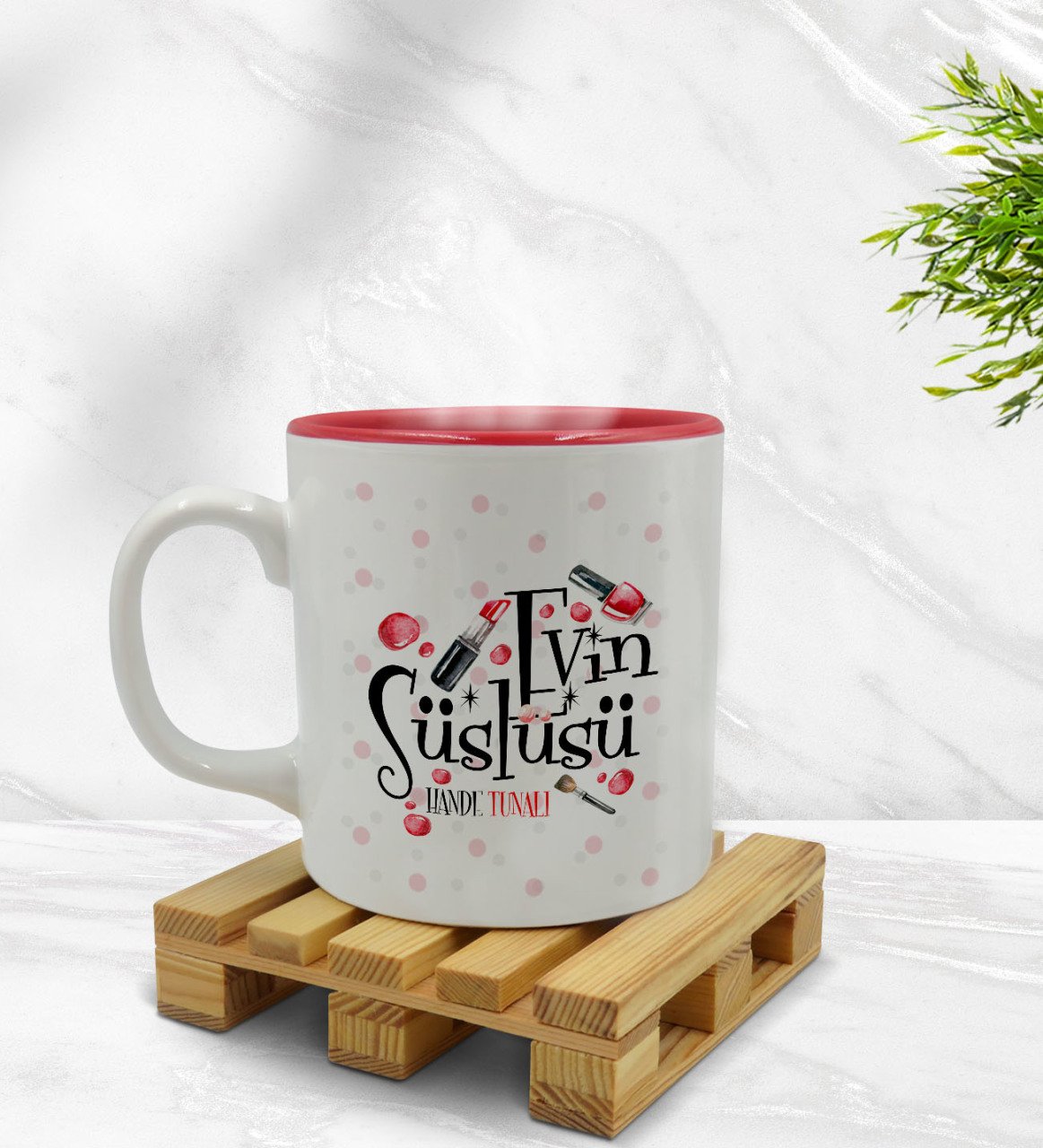 Kişiye Özel Evin Süslüsü Tasarımlı İçi Kırmızı Renkli Kupa Bardak Model 4