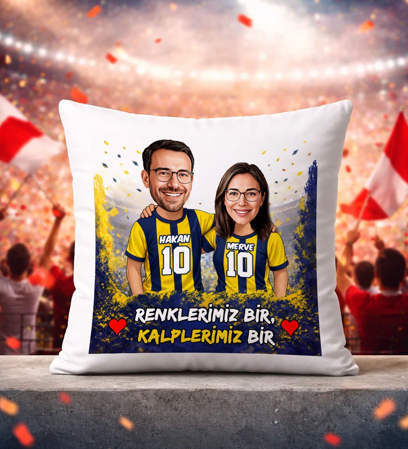 BK Gift Kişiye Özel İsimli Sarı-Lacivert Sevgili Karikatürlü Beyaz Kırlent Yastık - Doğum Günü Hediyesi, Taraftar Hediyesi