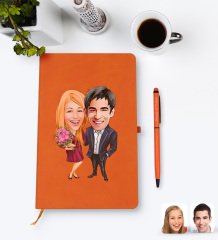Kişiye Özel Sevgililer Karikatürlü Turuncu Termo Deri Defter Kalem Seti Model 94