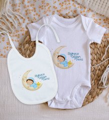 BK Kids Kişiye Özel Uykucu Oğlan Tasarımlı Bebek Body Zıbın ve Mama Önlüğü Hediye Seti - Model 1