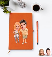 Kişiye Özel Sevgililer Karikatürlü Turuncu Termo Deri Defter Kalem Seti Model 98