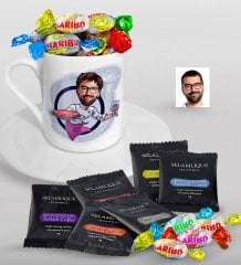 Kişiye Özel Erkek Garson Karikatürlü Türk Kahvesi Fincanı Selamlique Karışık Türk Kahvesi ve Haribo Şeker Hediye Seti-1