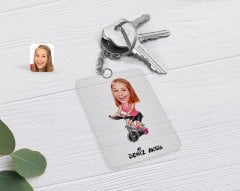 Kişiye Özel Kadın Fitness Sporcusu Karikatürlü Şeffaf Pleksi Anahtarlık-1