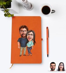 Kişiye Özel Sevgililer Karikatürlü Turuncu Termo Deri Defter Kalem Seti Model 109