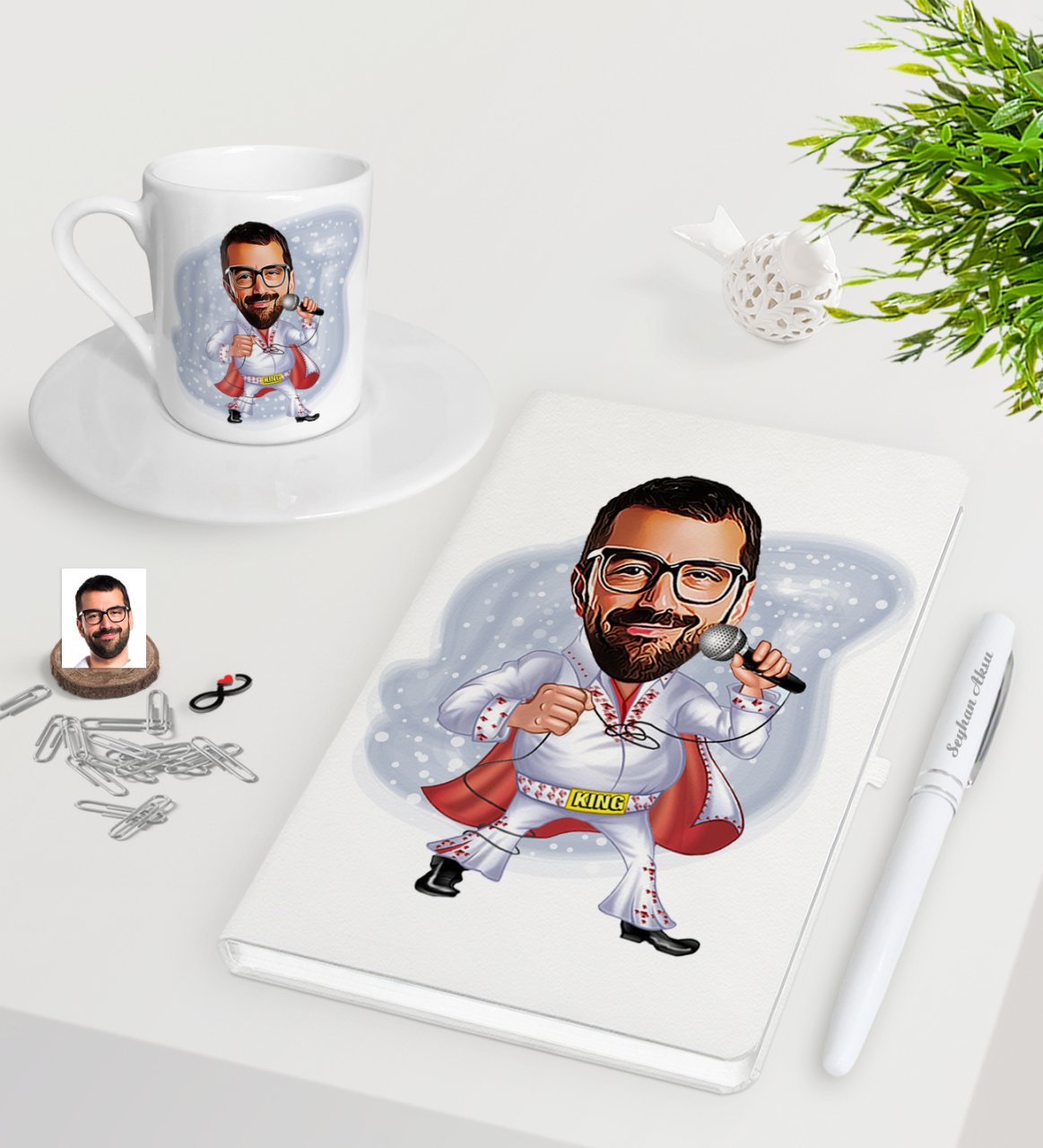 Kişiye Özel Elvis Presley Karikatürlü Beyaz Defter Kalem Türk Kahvesi Fincanı Seti