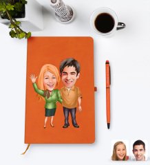 Kişiye Özel Sevgililer Karikatürlü Turuncu Termo Deri Defter Kalem Seti Model 110