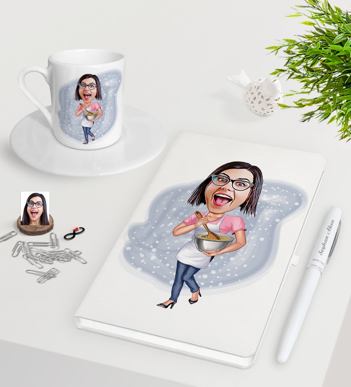 Kişiye Özel Ev Hanımı Karikatürlü Beyaz Defter Kalem Türk Kahvesi Fincanı Seti-3