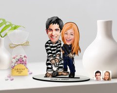 Kişiye Özel Sevgililer Karikatürlü 3D Ahşap Biblo ve Çikolatalı Kalp Bonbon Draje Hediye Seti-7