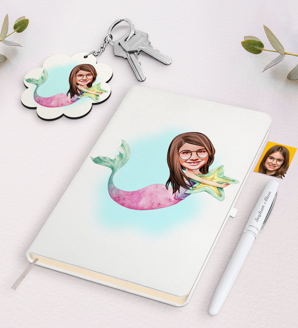 Kişiye Özel Deniz Kızı Karikatürlü Beyaz Defter Kalem ve Anahtarlık Hediye Seti