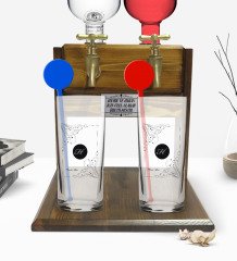 Kişiye Özel Renkli Baskılı Baş Harf İsim Tasarımlı İkili Vodka Bardağı ve Çift Musluklu Doğal Ahşap Vodka Standı-1