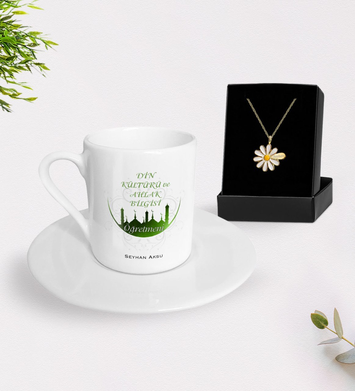 Kişiye Özel Din Kültürü ve Ahlak Bilgisi Öğretmeni Türk Kahvesi Fincanı ve İsimli Papatya Kolye Hediye Seti