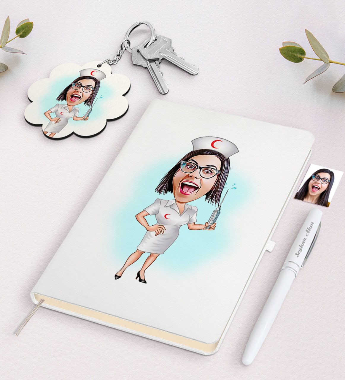 Kişiye Özel Hemşire Karikatürlü Beyaz Defter Kalem ve Anahtarlık Hediye Seti-1