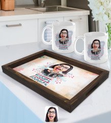Kişiye Özel Canım Annem Karikatürlü Doğal Ahşap Tepsi ve 2’li Kupa Bardak Seti