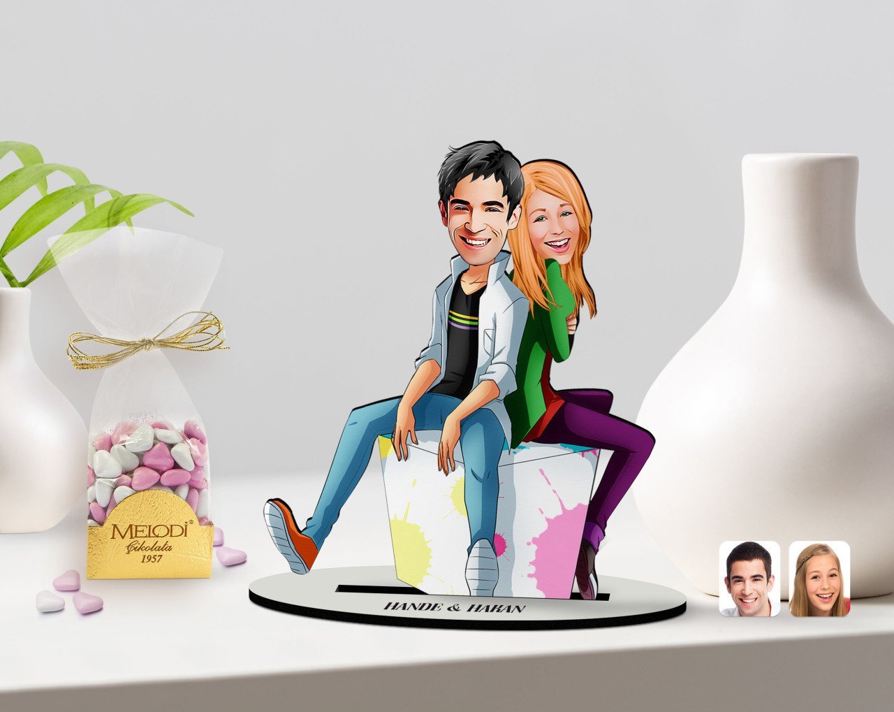 Kişiye Özel Sevgililer Karikatürlü 3D Ahşap Biblo ve Çikolatalı Kalp Bonbon Draje Hediye Seti-35