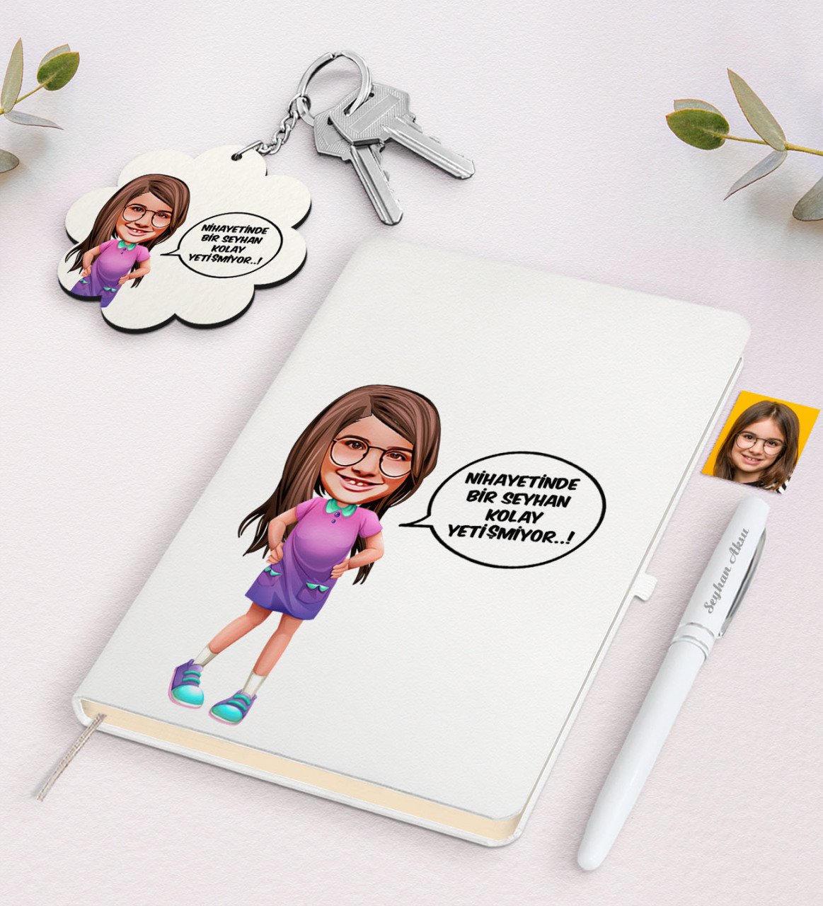 Kişiye Özel Kız Çocuk Kolay Yetişmiyor Karikatürlü Beyaz Defter Kalem ve Anahtarlık Hediye Seti-5